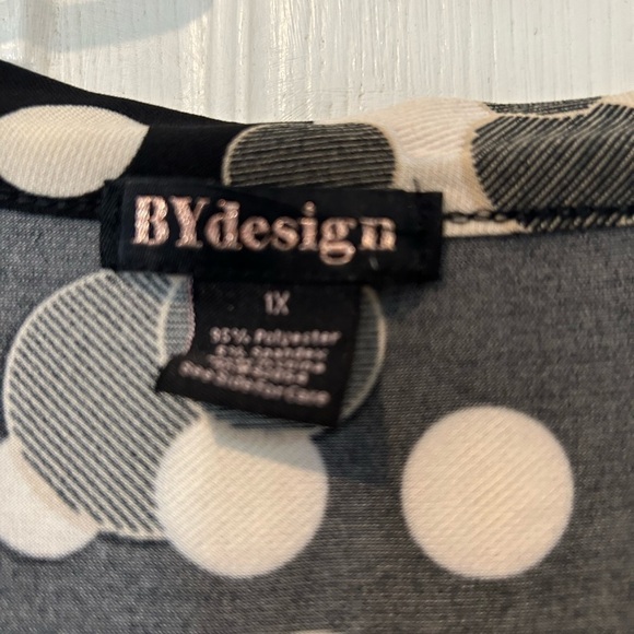 NWOT By Design Black Top With Polka Dots Silver Buttons on Short Sleeves - Picture 4 of 7